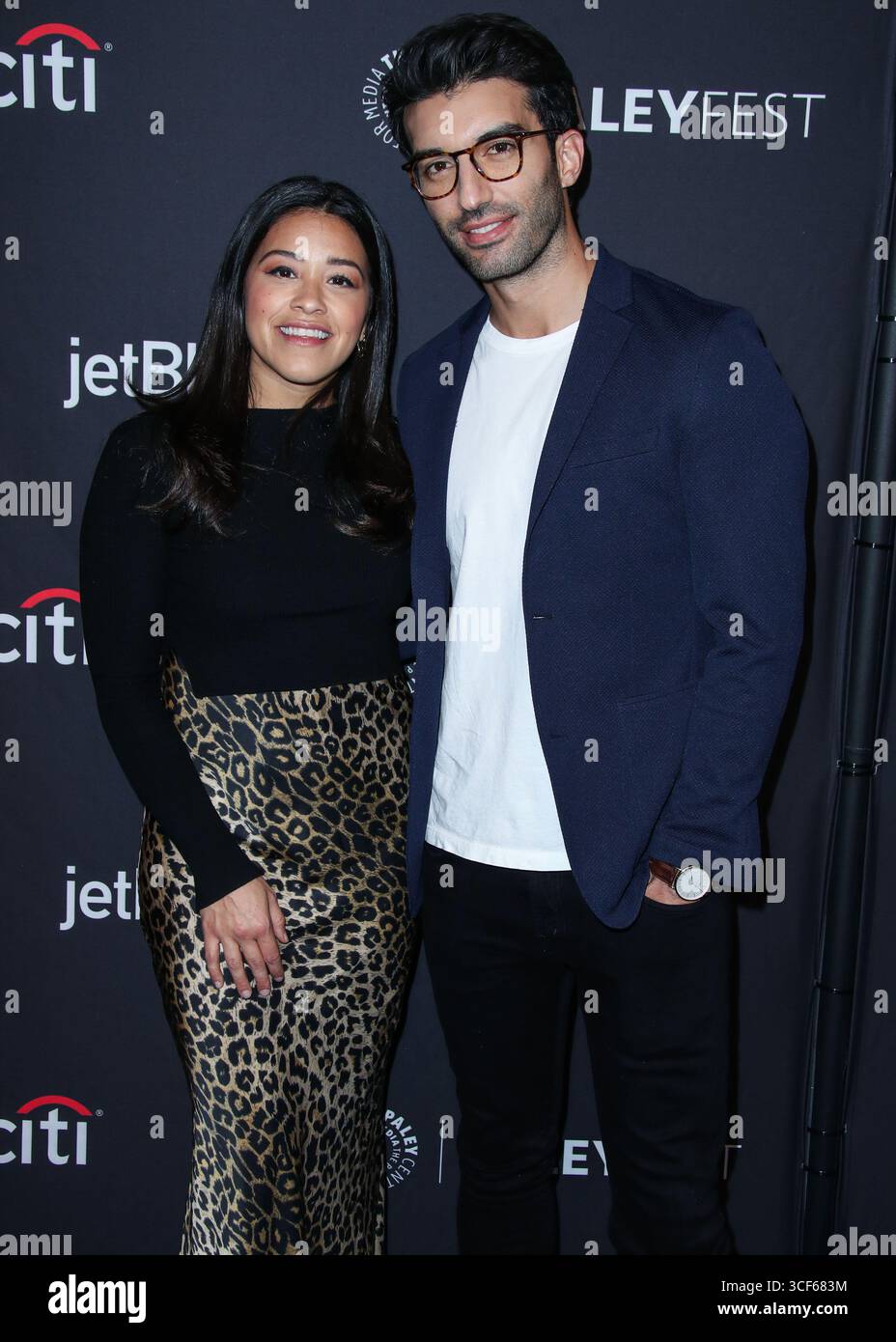 (DATEI) die Schauspielerin Isabela Ferrer wirft Justin Baldoni vor, sie mit einer Vorladung zu belästigen. HOLLYWOOD, LOS ANGELES, KALIFORNIEN, USA - 20. MÄRZ: Die US-amerikanische Schauspielerin Gina Rodriguez und der US-amerikanische Schauspieler und Regisseur Justin Baldoni kommen 2019 beim PaleyFest LA an – The CW's 'Jane the Virgin' und 'Crazy Ex-Girlfriend: The Farewell Seasons', das am 20. März 2019 im Dolby Theatre in Hollywood, Los Angeles, Kalifornien, USA, stattfand. (Foto: Xavier Collin/Image Press Agency) Stockfoto