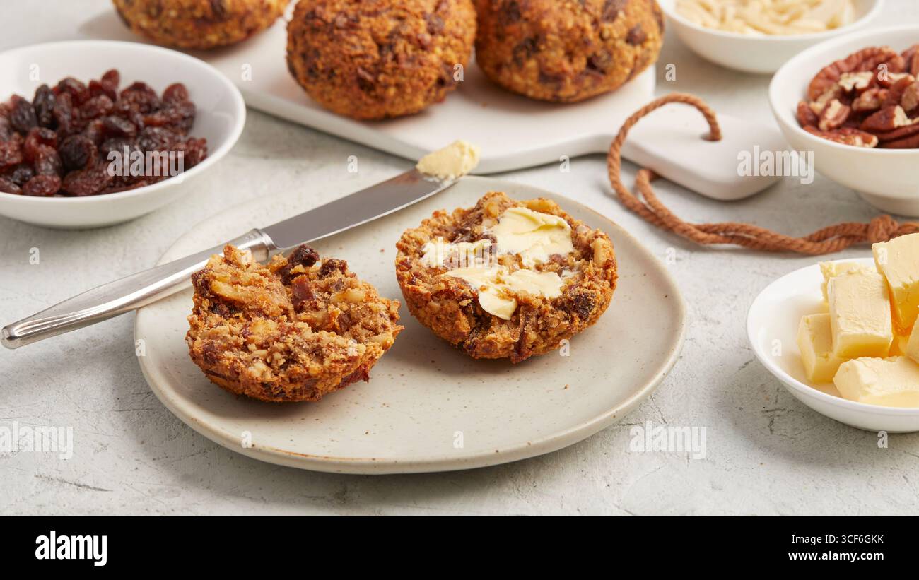 Glutenfreie und zuckerfreie Fruchtbrötchen Stockfoto