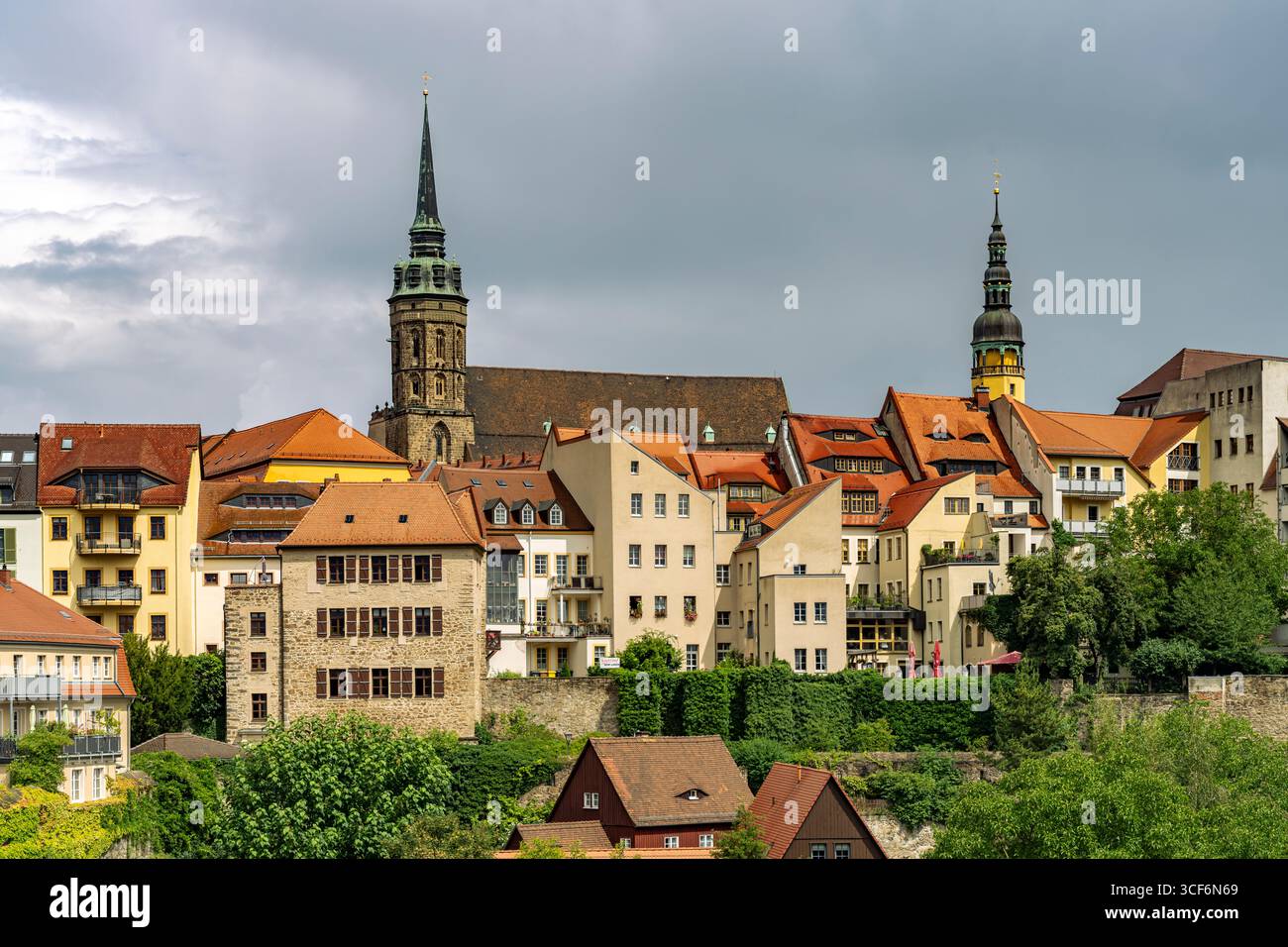 Altstadt und Dom St. Petri in Bautzen, Oberlausitz, Sachsen, Deutschland | Altstadt und Petersdom in Bautzen, Lausitz, Sachsen, Deutschland Stockfoto