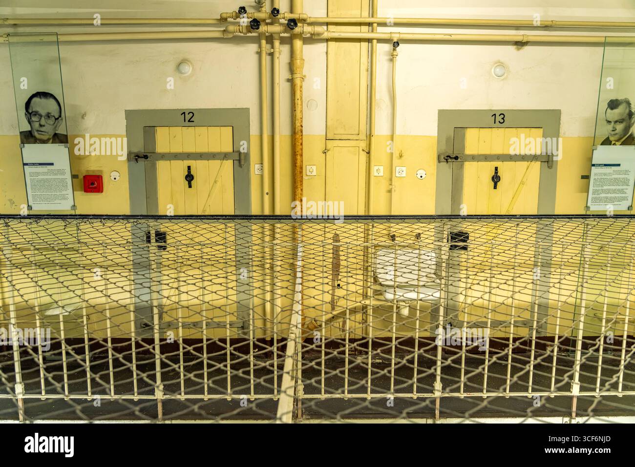 Zellen im ehemaligen Stasi-Gefängnis Bautzen II, heute Gedenkstätte in Bautzen, Oberlausitz, Sachsen, Deutschland | Zellen des ehemaligen Stasi-Gefängnisses Stockfoto