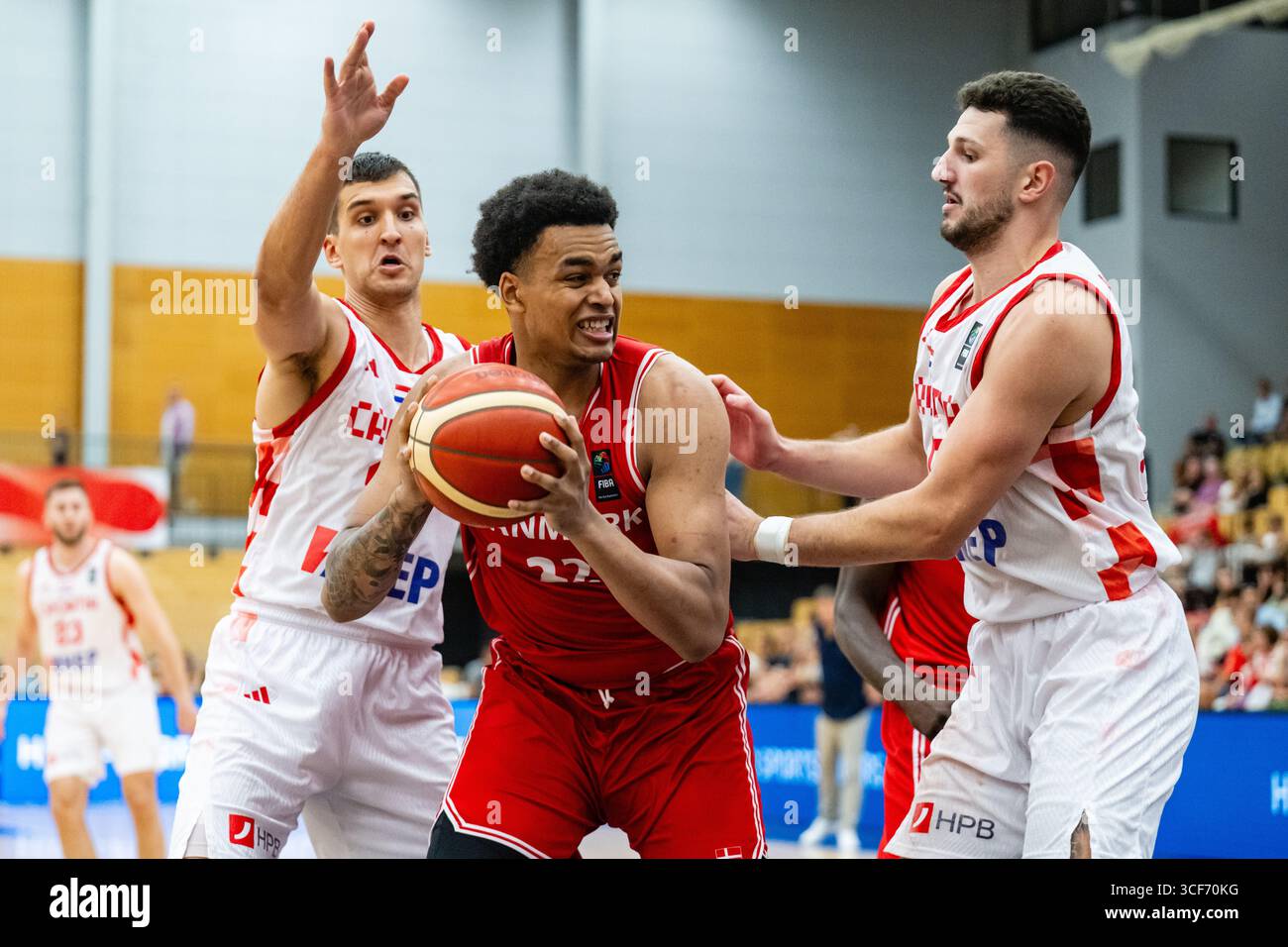 Farum, Dänemark. August 2025. JermaineBallisager Webb (22) aus Dänemark wurde während der FIBA-Weltmeisterschaft 2027 in der Europameisterschaft zwischen Dänemark und Kroatien in der Farum Arena in Farum gesehen. Quelle: Gonzales Photo/Alamy Live News Stockfoto