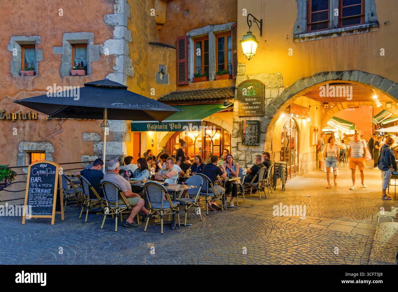 Altstadt von Annecy , vieille ville, Captain Pub, Haute Savoie, Auvergne-Rhone-Alpes, Frankreich, Europa Stockfoto