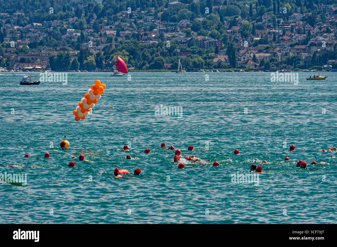 Zürichsee, Stadtzürcher Seeüberqueerung vom Mythenquai bis Tiefenbrunnen, Sommer,Zürich, Schweiz Stockfoto