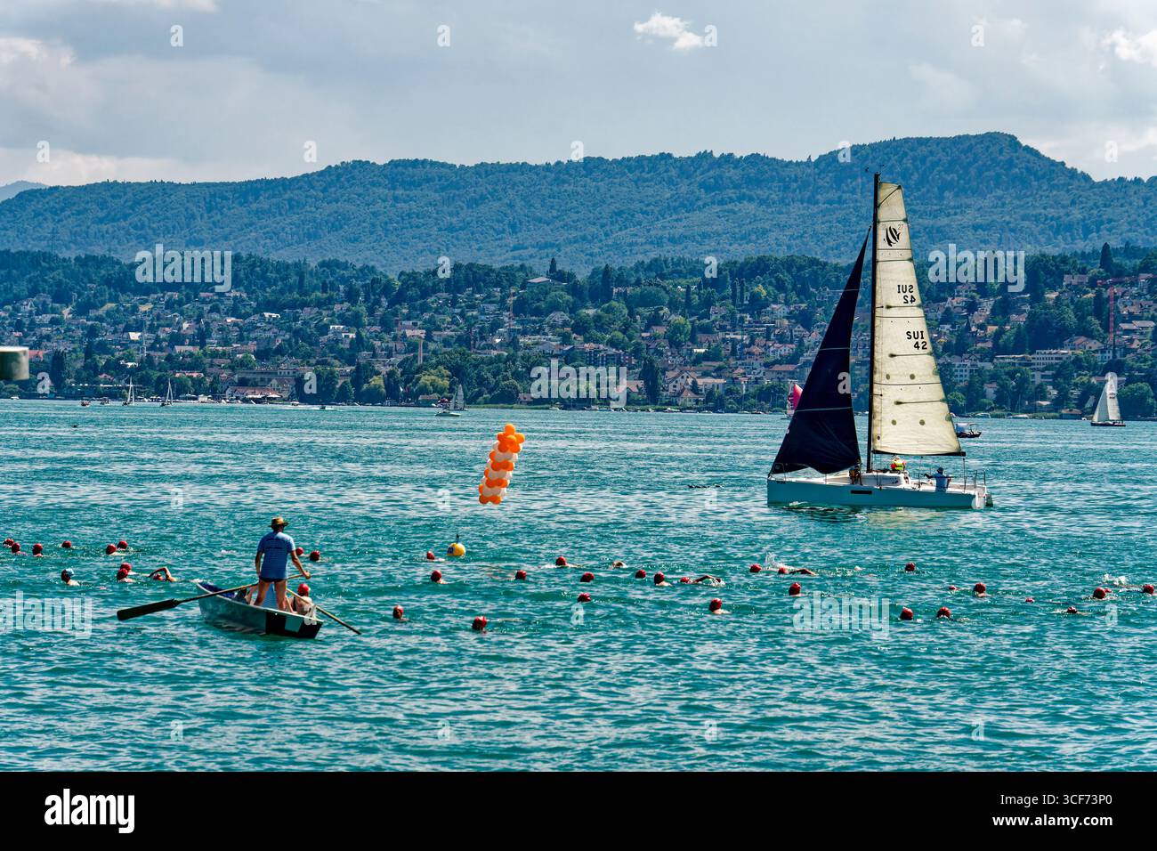 Zürichsee, Stadtzürcher Seeüberqueerung vom Mythenquai bis Tiefenbrunnen, Sommer,Zürich, Schweiz Stockfoto