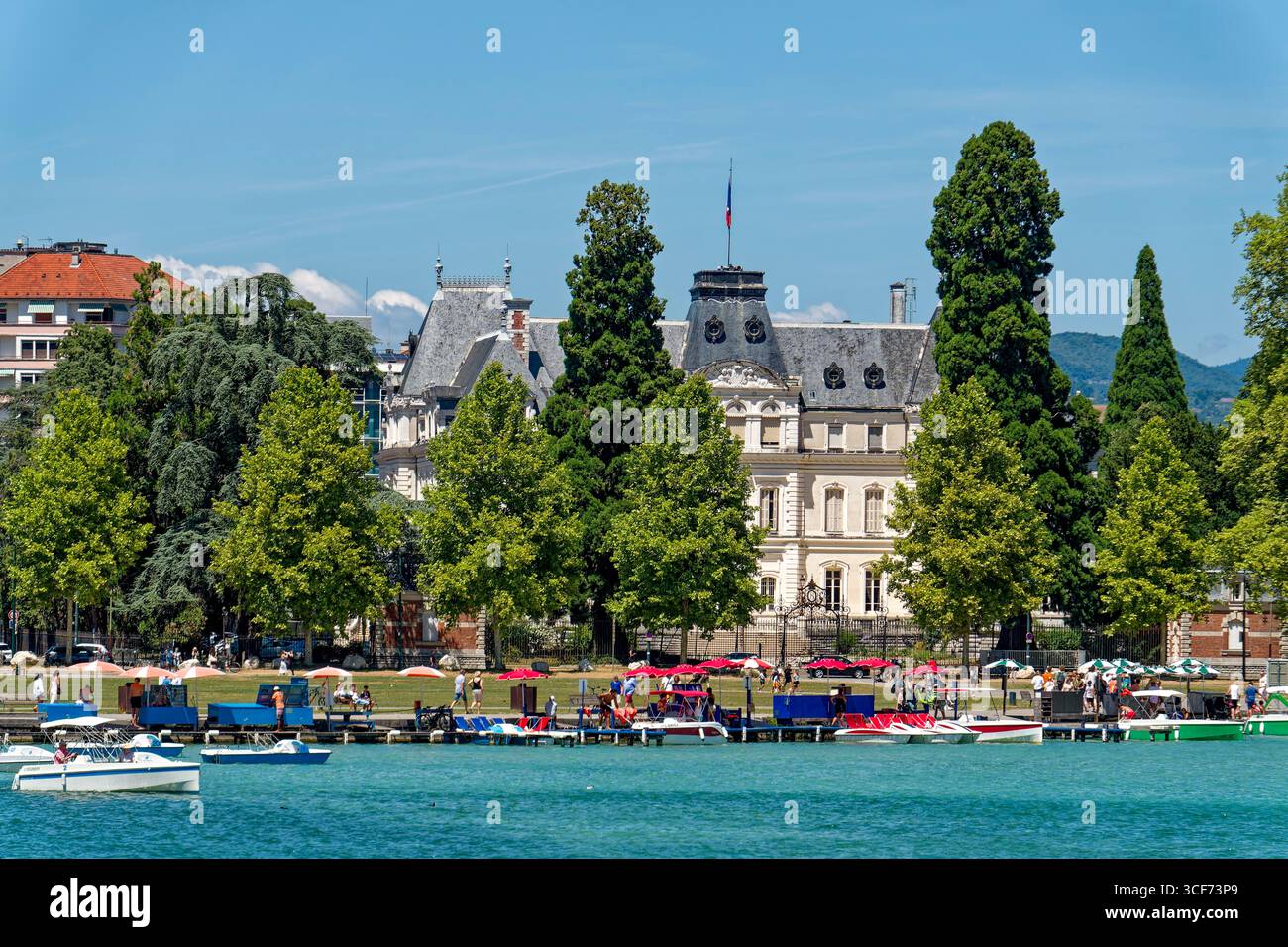 Annecy, Seeufer, Promenade, Bootsverleih, Préfecture de la Haute-Savoie, Haute Savoie, Frankreich, Auvergne-Rhone-Alpes, Europa Stockfoto