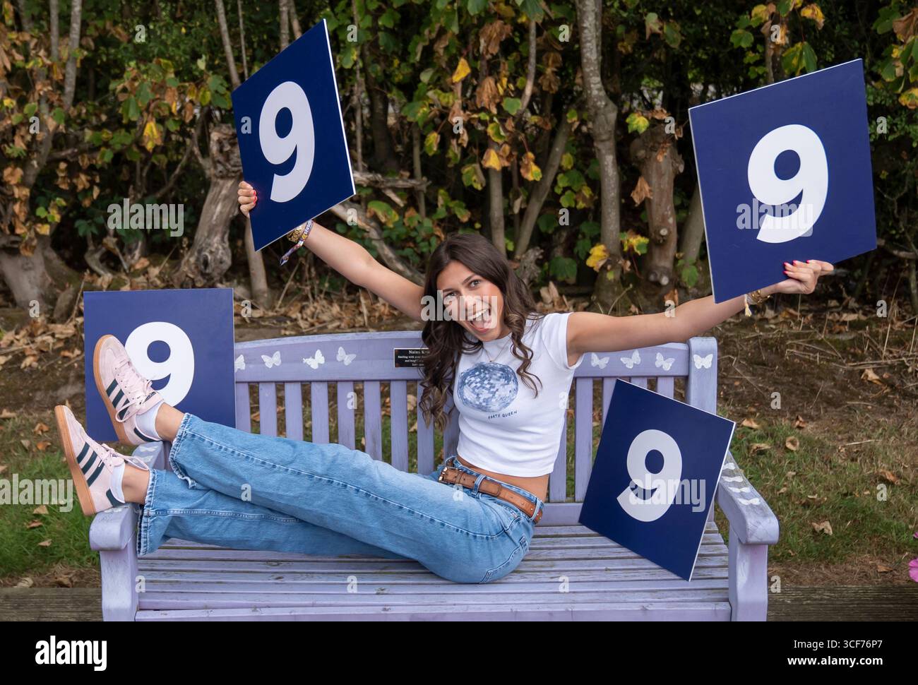 Sophia Forshaw, die sieben 9, eine 8 und zwei 7 in ihren GCSEs erhielt, an der Grammar School in Leeds in Leeds. Hunderttausende von Schülern in England, Wales und Nordirland erhalten Noten, um ihnen zu helfen, die sechste Schulausbildung, das College oder die Ausbildung zu erreichen. Bilddatum: Donnerstag, 21. August 2025. Stockfoto