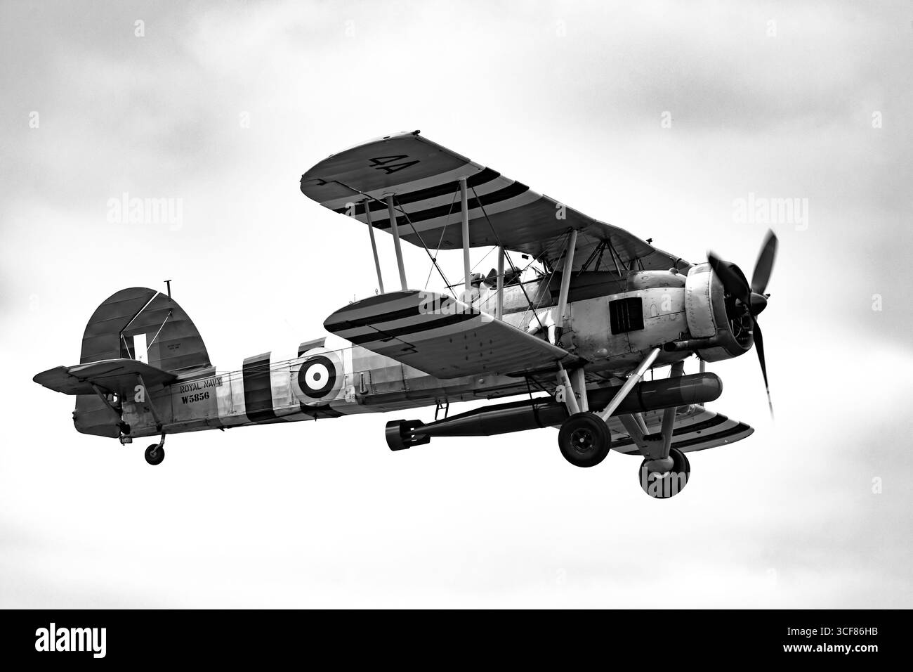 Schwarz-weiß, einfarbig, Fairey Schwertfisch Mk1 der Navy Wings, RN Historic Flight. Von Blackburns gebaut ist ein Blackfish. Bekannt als Stringbag. Dis Stockfoto