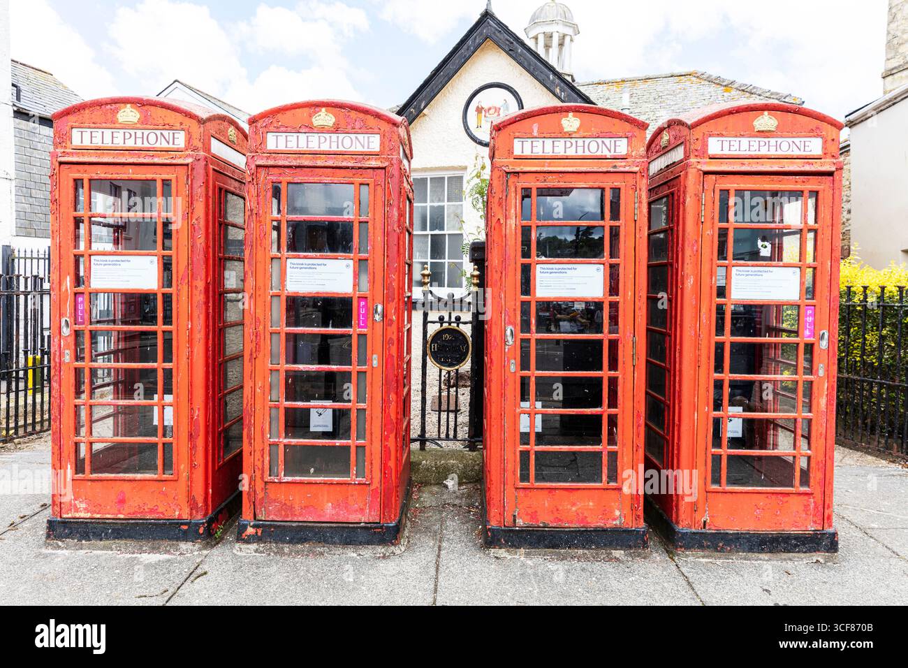 Rote Telefonboxen, Telefonbox, Telefonzelle, Telefon, Box, Boxen, Truro, Cornwall, Großbritannien, England, Telefonboxen, Telefonbox, Stockfoto