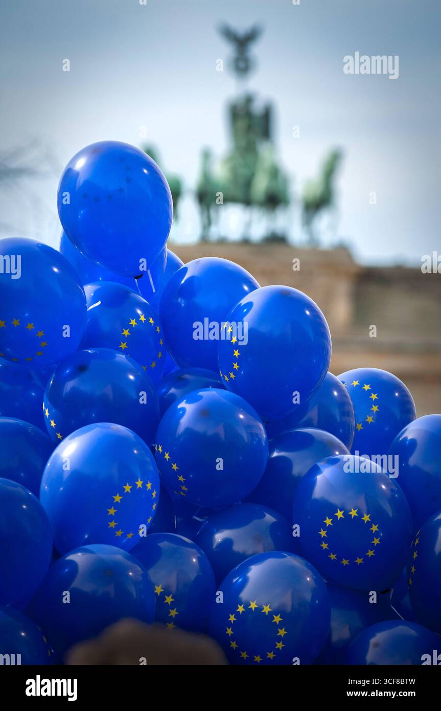 Europäer beim "Marsch für Europa" in Berlin. Zum 60. Jahrestag der Römischen Verträge. Stockfoto