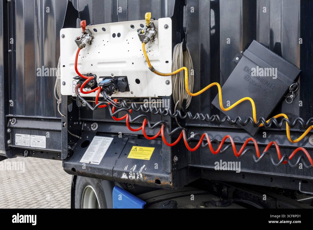 Verbindungen zu einem knickgelenkten Fahrzeug, LKW, Langstreckengüterverkehr Stockfoto