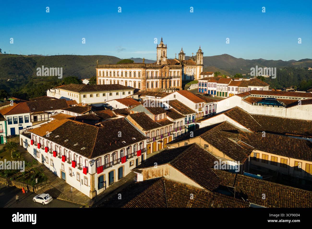 Luftaufnahme der historischen Stadt Ouro Preto in den Bergen des Bundesstaates Minas Gerais in Brasilien Stockfoto
