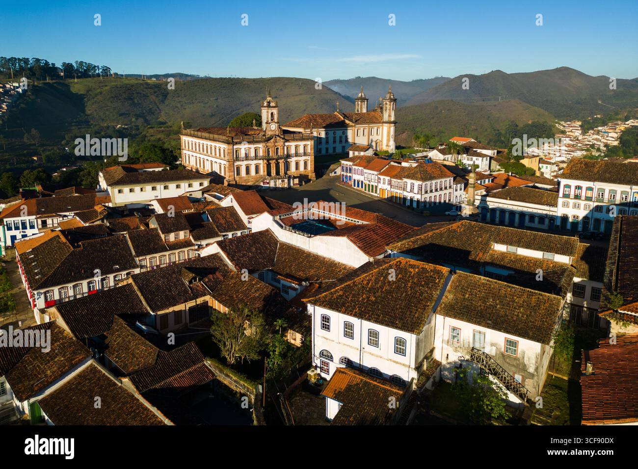 Luftaufnahme der historischen Stadt Ouro Preto in den Bergen des Bundesstaates Minas Gerais in Brasilien Stockfoto