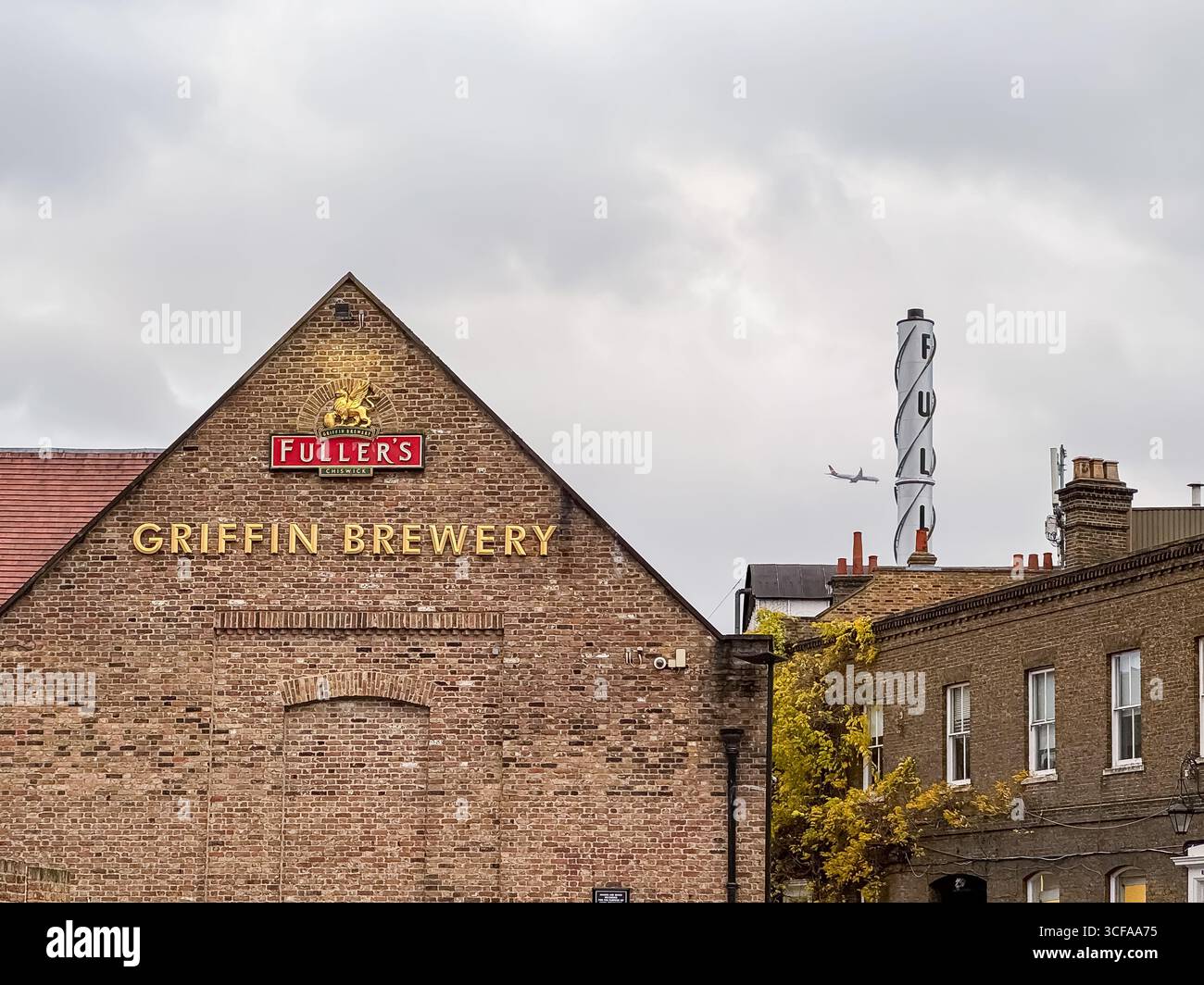 Fullers Brewery Shop, Griffin Brewery - Chiswick, London - Smartphone-aufgenommenes Stockfoto