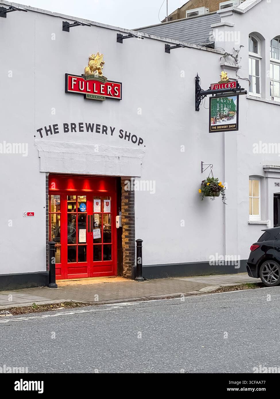 Fullers Brewery Shop, Griffin Brewery - Chiswick, London - Smartphone-aufgenommenes Stockfoto