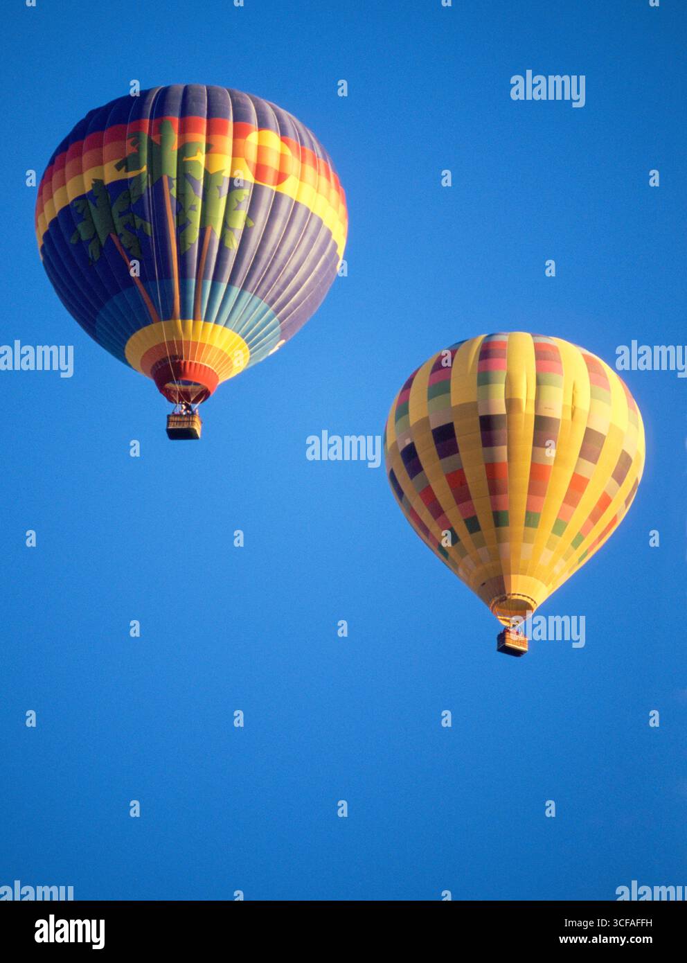 Heißluftballon im Flug bei der Kodak Albuquerque International Balloon Fiesta 1998, Albuquerque, Bernalillo County, New Mexico, USA Stockfoto