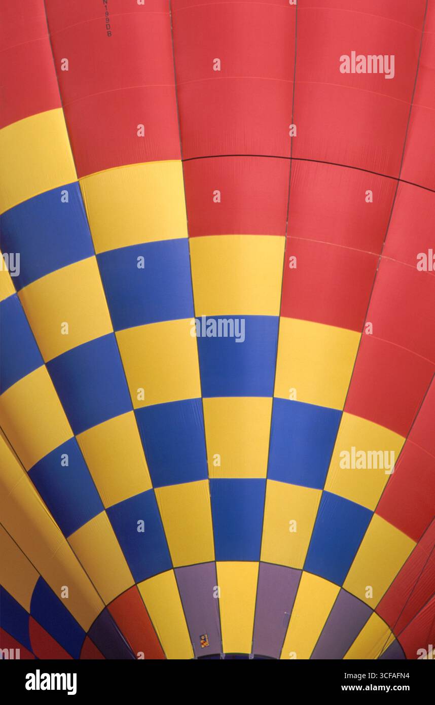 Der Heißluftballon Flying Colors (Albuquerque, NM) bei der Kodak Albuquerque International Balloon Fiesta 1998 in Albuquerque, Bernalillo County, New Me Stockfoto