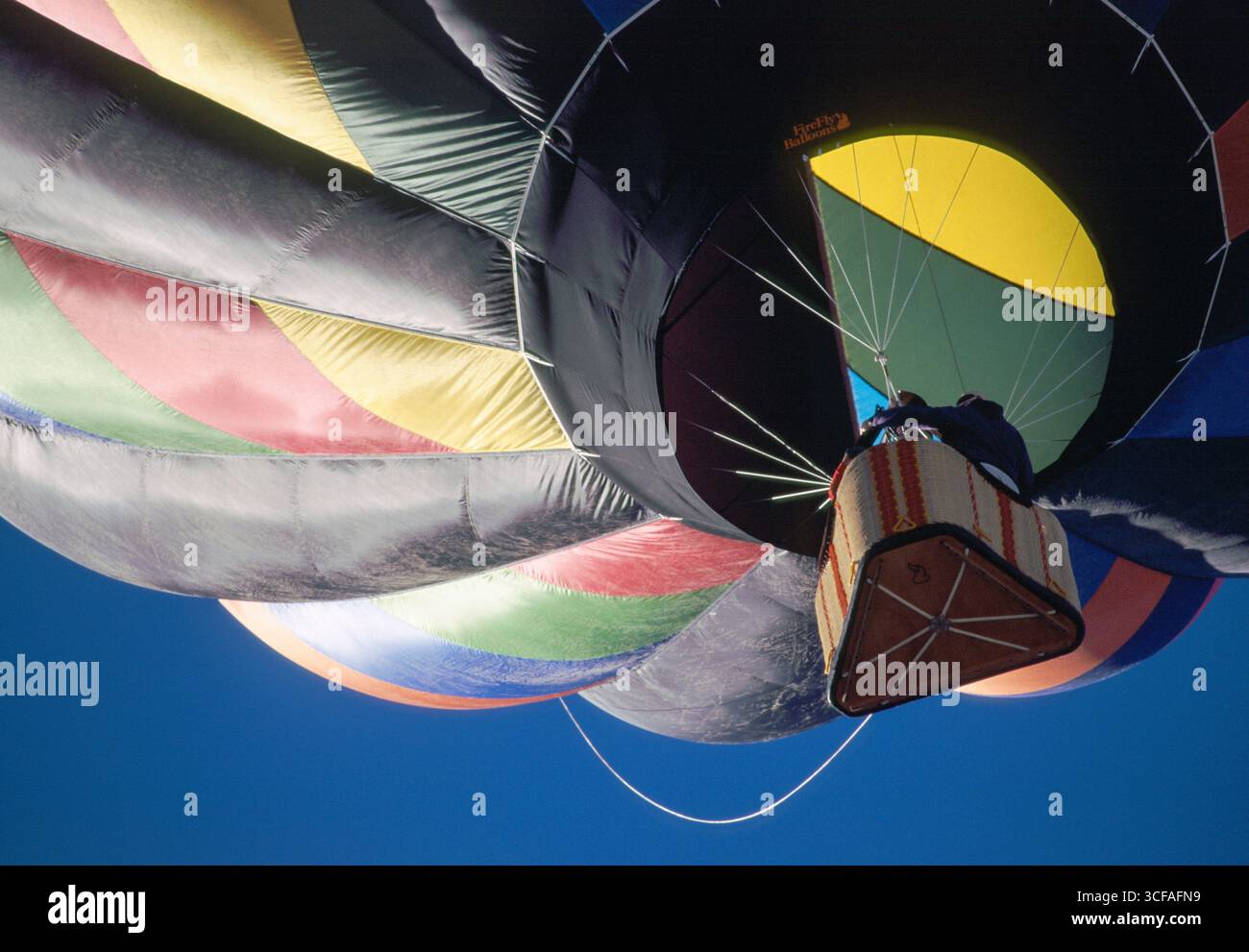 Blick auf den Heißluftballon während des Fluges bei der Kodak Albuquerque International Balloon Fiesta 1998 in Albuquerque, Bernalillo County, New Mexico, USA Stockfoto
