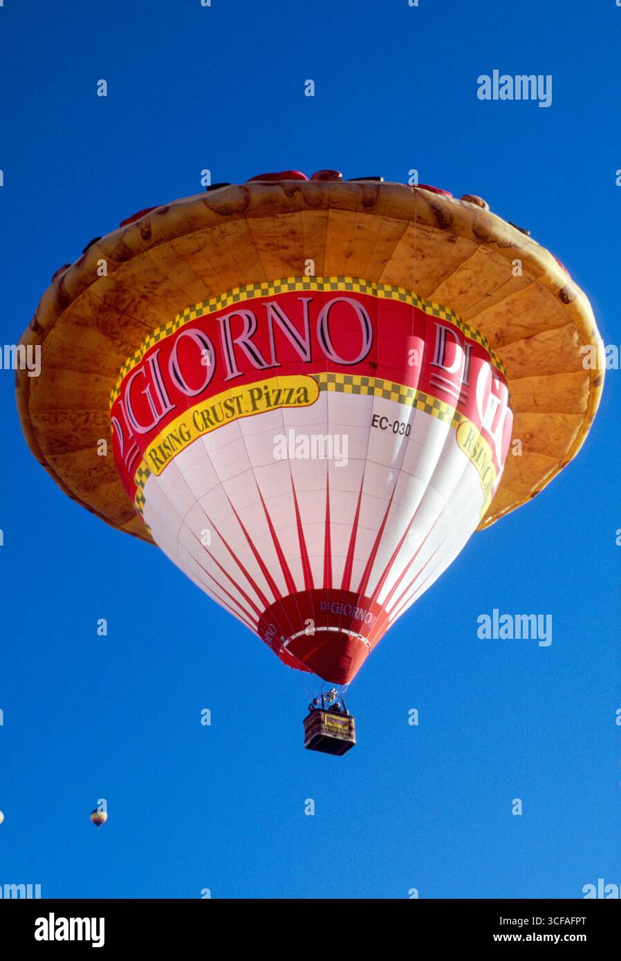 Der Heißluftballon Di Giorno Rising Crust (Rancho Santa Fe, CA) bei der Kodak Albuquerque International Balloon Fiesta 1998 in Albuquerque, Bernalillo C Stockfoto