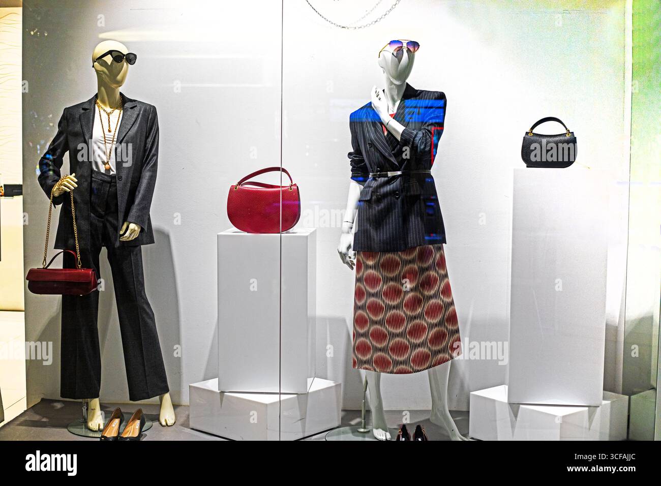 Stilvolle, moderne Damenhandtasche dieses Jahres. Trends und Mode Stockfoto