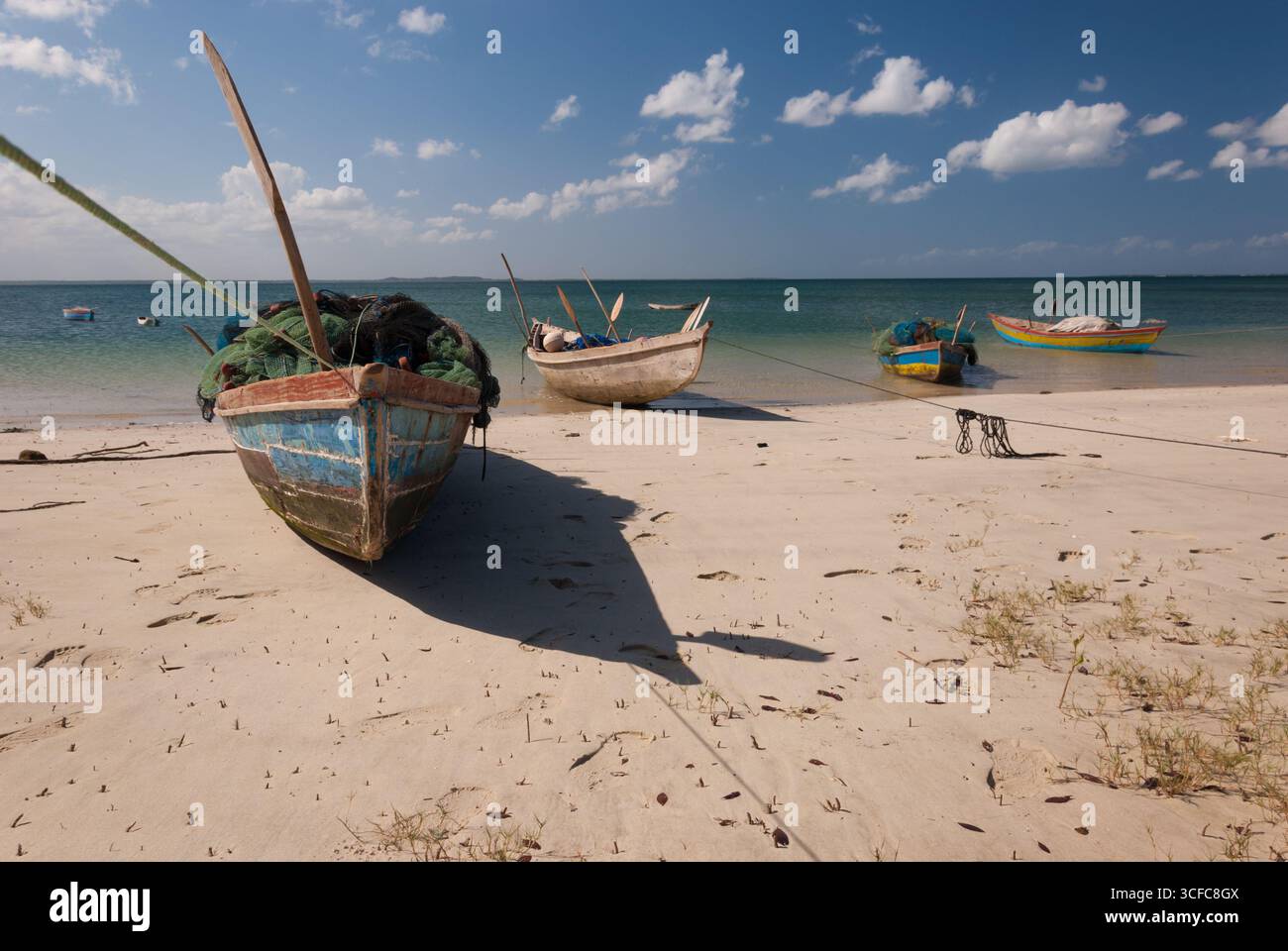 Ein Fischerboot am Strand. Stockfoto
