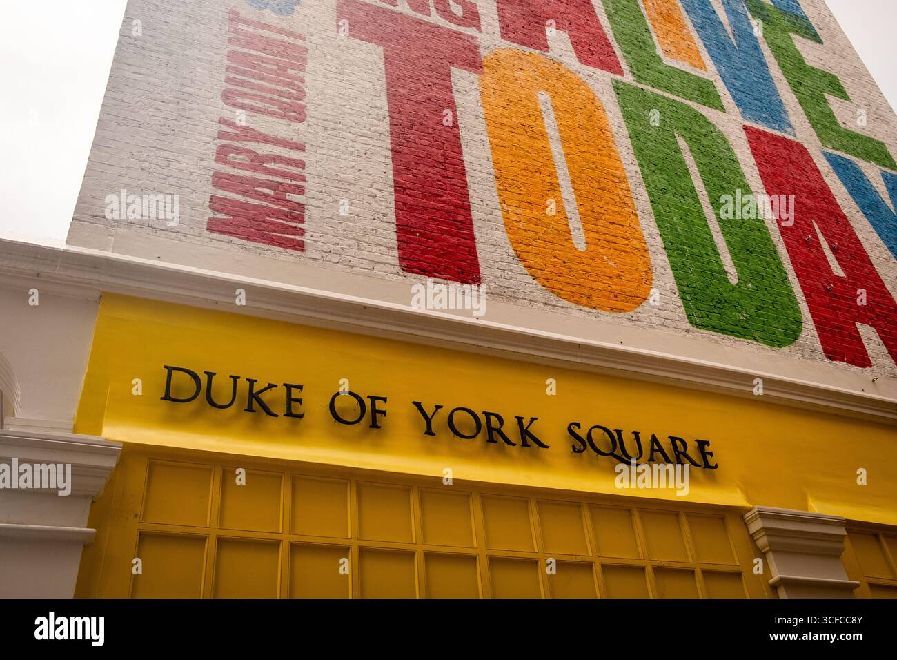 LONDON, 13. AUGUST 2025: Duke of York Square an der Chelsea's Kings Road im Westen Londons Stockfoto