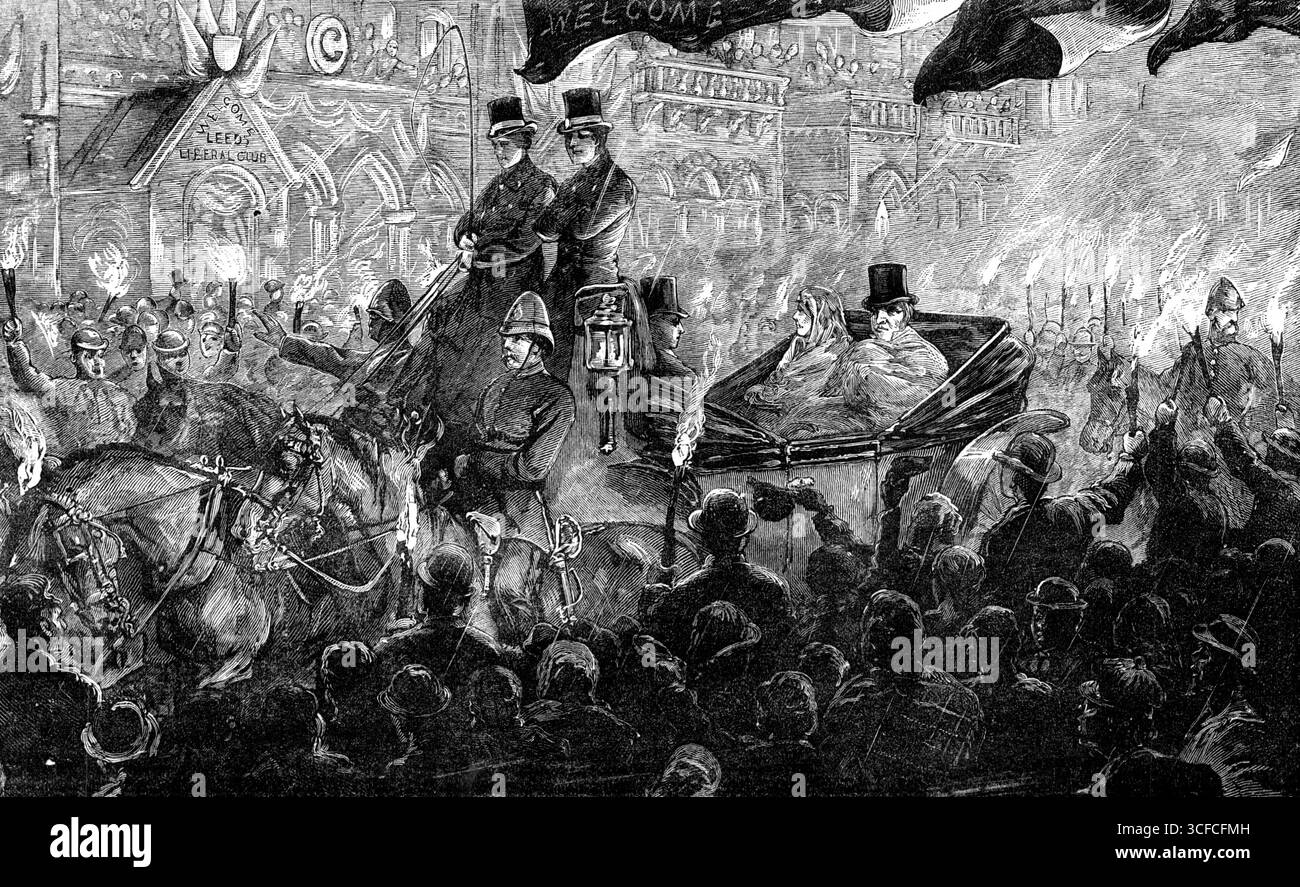 Mr. Gladstone in Leeds: Die Fackelprozession, 1881. Der britische Premierminister in Yorkshire. "Die Fackelbeleuchtung an diesem Abend in den Straßen von Leeds war ziemlich von einem Nieselregen verdeckt, der bei Einbruch der Dunkelheit einbrach; aber es war ein neuartiger Anblick, gut durchdacht und wunderbar ausgeführt. Die Armee von dreitausend Fackelträgern wurde systematisch organisiert, und jede Station stellte einen gewählten Hauptmann zur Verfügung. Die Männer erhielten ihre Fackeln vom Hauptquartier, zündeten sie auf Befehl an und säumten den Weg, auf dem Mr. Gladstone nach Spring Bank fuhr, um ihr Licht auf die Ausrüstungen und zu werfen Stockfoto