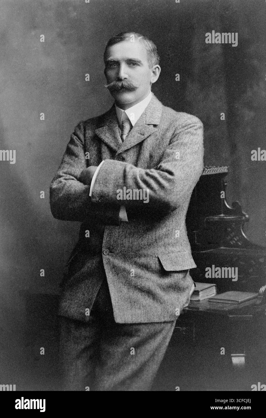 Henry Solomon Wellcome, Ende des 19. Bis Anfang des 20. Jahrhunderts. Der amerikanische und britische Pharmaunternehmer Sir Henry Solomon Wellcome (1853–1936) gründete 1880 mit seinem Kollegen Silas Burroughs das Pharmaunternehmen Burroughs Wellcome &amp; Company. Er war ein begeisterter Sammler medizinischer Artefakte und hinterließ in seinem Testament eine große Menge Kapital für wohltätige Arbeit, aus dem der Wellcome Trust entstand, eine der größten medizinischen Wohltätigkeitsorganisationen der Welt. Stockfoto