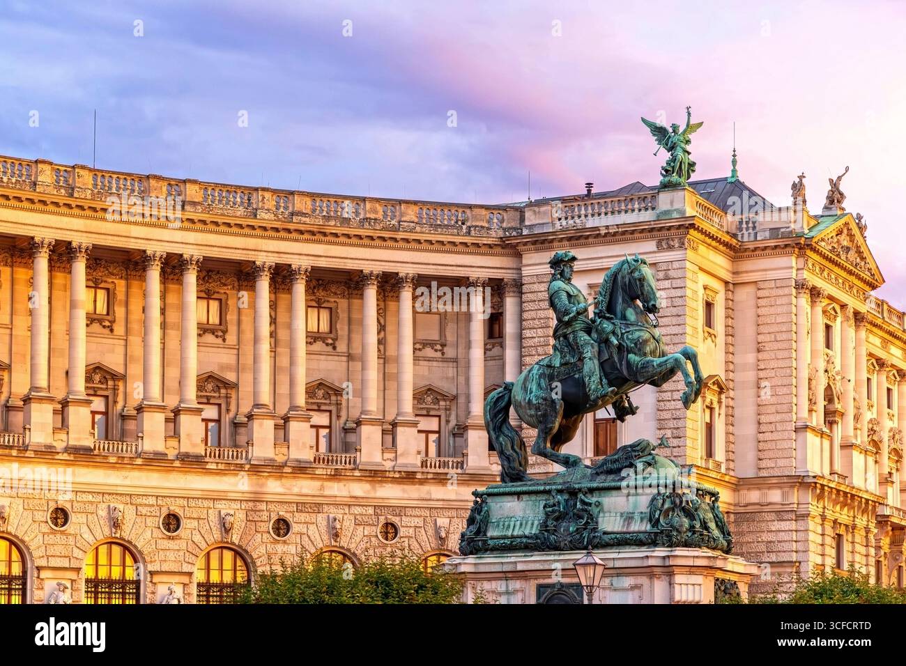 Denkmal für Kaiser Franz Joseph I., Wien, Österreich - 01. August 2025. Kaiser Franz Joseph I. Denkmal auf der Wiener Hofburg. Stockfoto