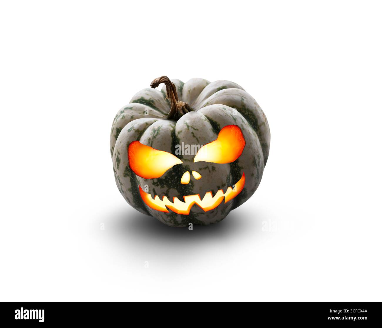 Zwei leuchtende grüne, weiße und orangene gruselige halloween-Kürbis, Jack O Laterne mit bösem Gesicht und Augen isoliert vor weißem Hintergrund Stockfoto