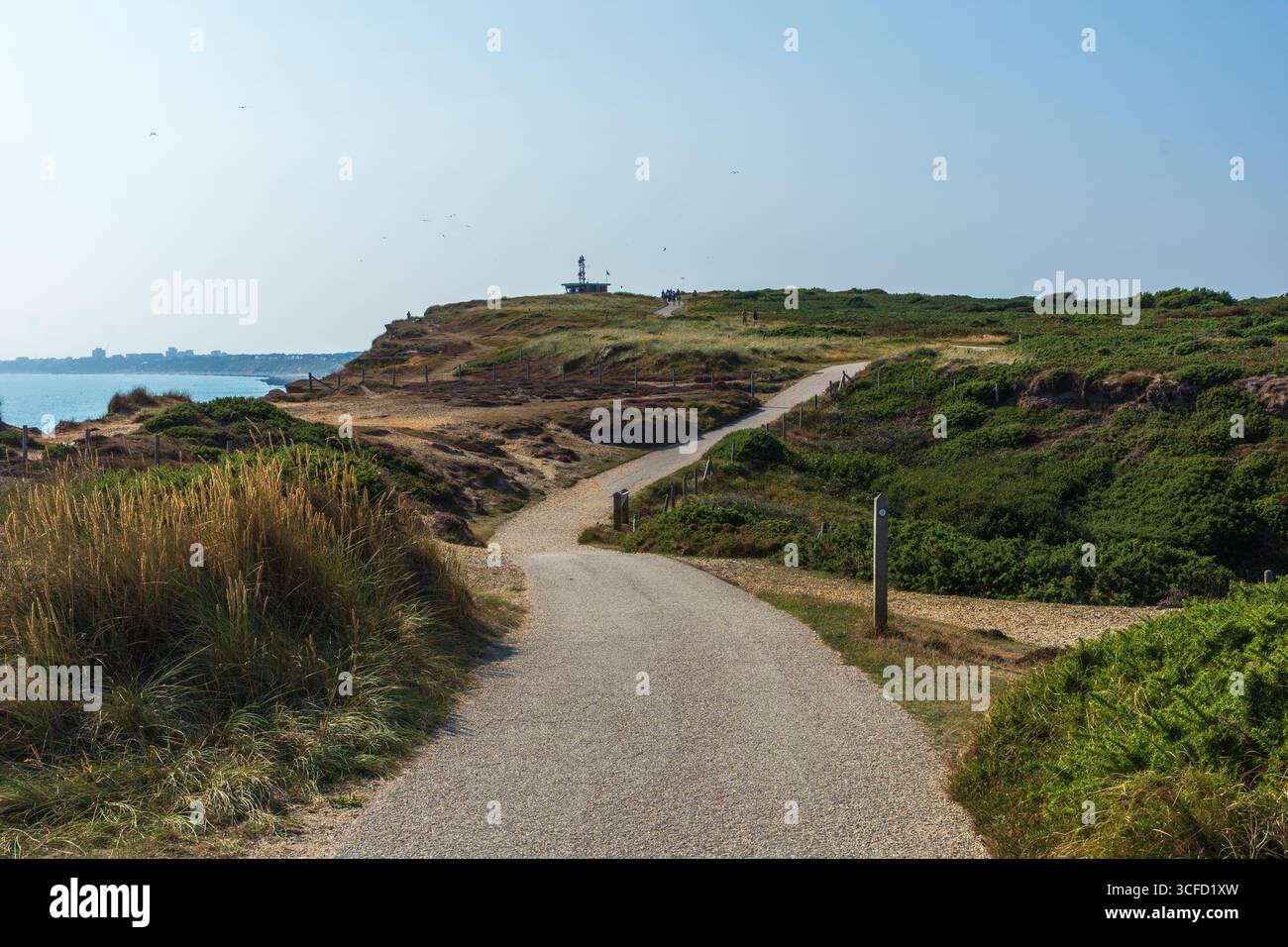 Hengistbury Head, Southbourne, Großbritannien - 10. August 2025: Fußweg auf Warren Hill. Stockfoto