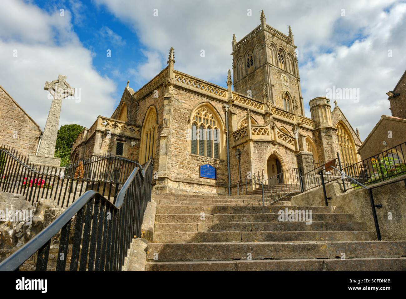 Axbridge, Somerset - die Kirche des Heiligen Johannes des Täufers in Axbridge. Axbridge ist eine kleine Stadt in Somerset, England, in der Nähe des Flusses Axe Stockfoto