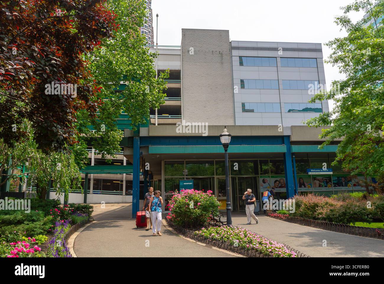 Jersey City, New Jersey, USA, Schauen Sie die Menschenmassen, gehen Sie vor dem Bahnhof 'Newport Center' Shopping Mall, Szenen Stockfoto