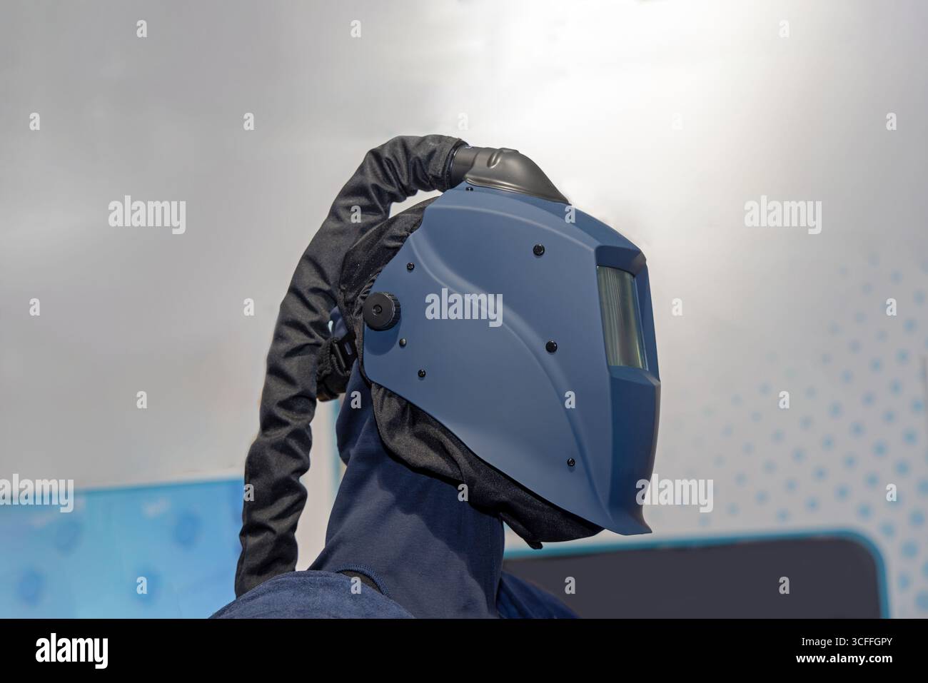 Schweißhelm mit Luftschlauch oben Kopfmaske für persönliche Schutzausrüstung Stockfoto