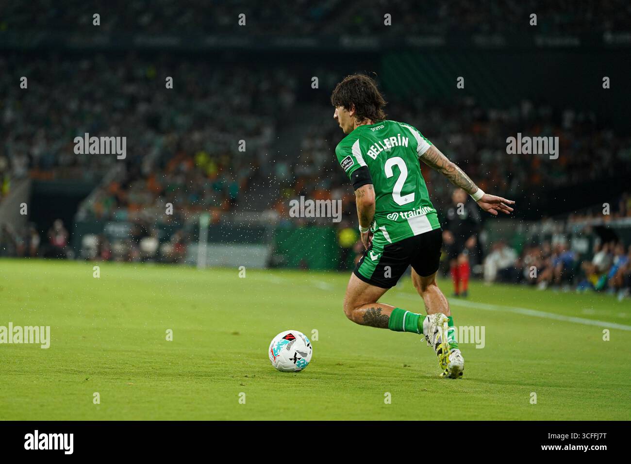 Sevilla, Spanien. August 2025. Hector Bellerin (Real Betis) während des LaLiga-Spiels zwischen Real Betis und Deportivo Alaves im Stadion La Cartuja. Quelle: Fernando Vazquez / Alamy Live News Stockfoto