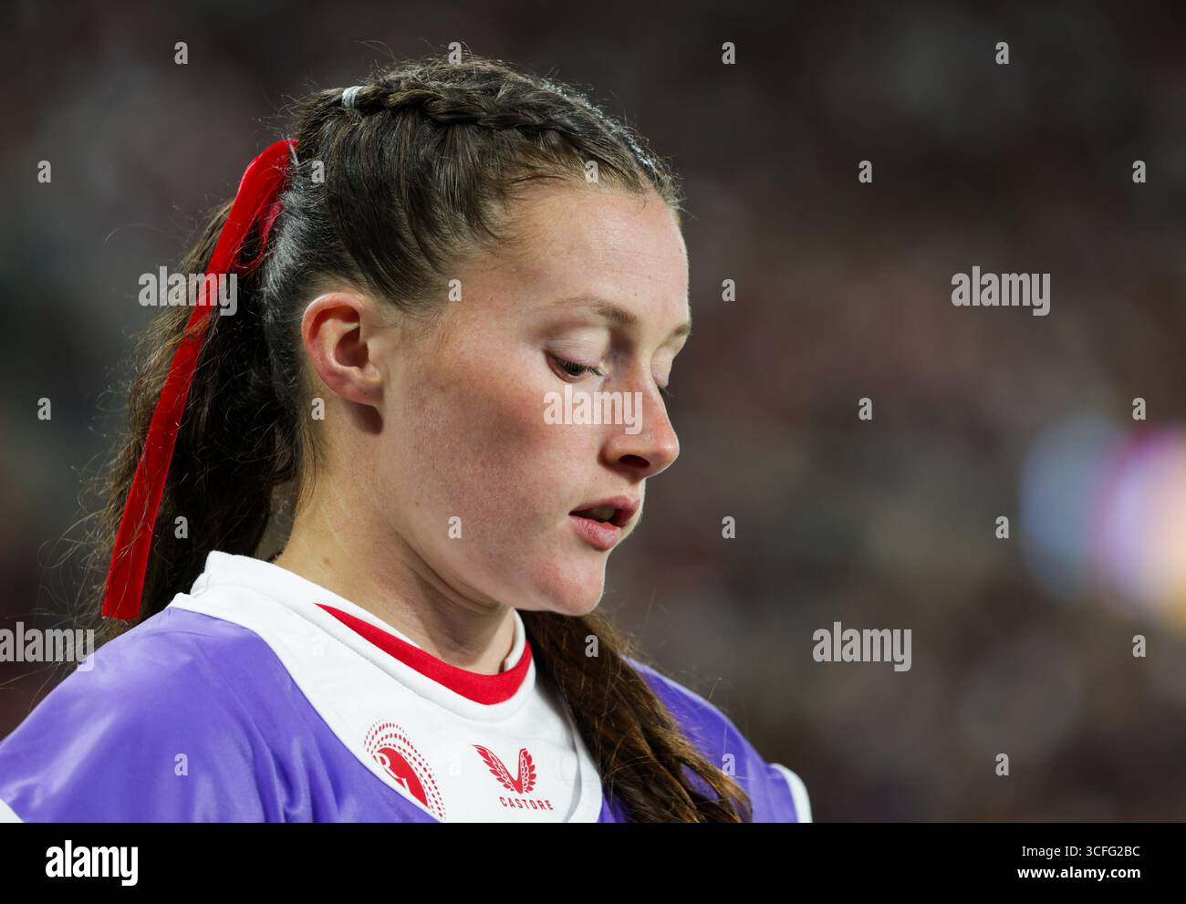 Sunderland, Großbritannien. August 2025. Lucy Parker (eng) wärmt sich während des Spiels England gegen USA Rugby World Cup im Stadium of Light in Sunderland auf. NUR REDAKTIONELLE VERWENDUNG. NICHT FÜR KOMMERZIELLE ZWECKE. Sunderland, Großbritannien © ️ Credit: Elsie Kibue/Alamy Live News Stockfoto