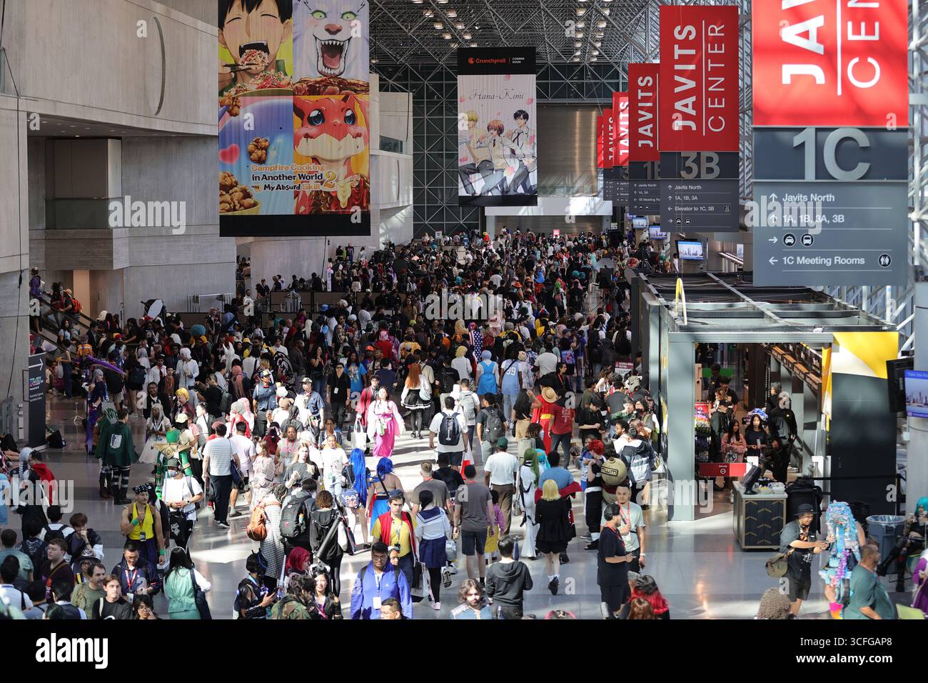 New York, Usa. August 2025. Anime NYC 2025 wird am 22. August im Javits Center in New York fortgesetzt und bringt Tausende von Fans zusammen, um die japanische Popkultur zu feiern. Die Konferenz bietet exklusive Vorführungen, interaktive Ausstellungen, Cosplay-Shows und Gastauftritte führender japanischer Künstler. Als eines der größten Anime-Events in den Vereinigten Staaten hebt es den globalen Einfluss der Anime- und Manga-Kultur hervor. (Foto: Luiz Rampelotto/EuropaNewswire/NurPhoto) Credit: NurPhoto SRL/Alamy Live News Stockfoto