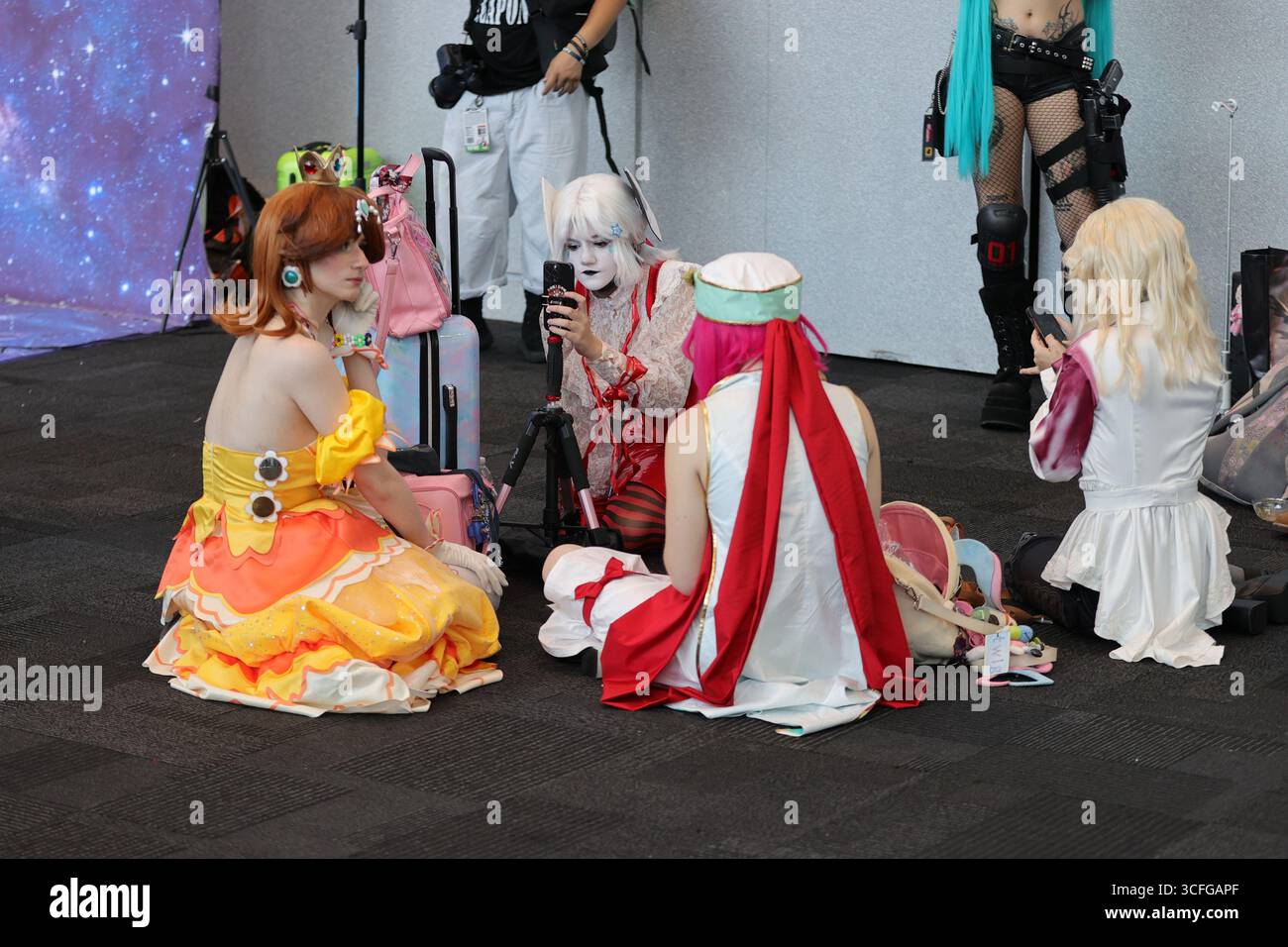 New York, Usa. August 2025. Anime NYC 2025 wird am 22. August im Javits Center in New York fortgesetzt und bringt Tausende von Fans zusammen, um die japanische Popkultur zu feiern. Die Konferenz bietet exklusive Vorführungen, interaktive Ausstellungen, Cosplay-Shows und Gastauftritte führender japanischer Künstler. Als eines der größten Anime-Events in den Vereinigten Staaten hebt es den globalen Einfluss der Anime- und Manga-Kultur hervor. (Foto: Luiz Rampelotto/EuropaNewswire/NurPhoto) Credit: NurPhoto SRL/Alamy Live News Stockfoto