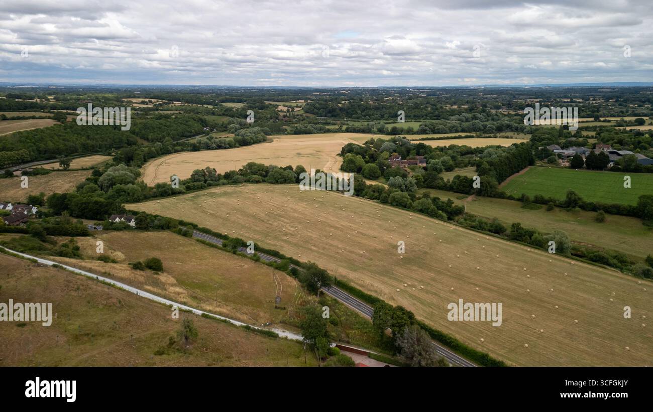 Aus der Vogelperspektive auf die Malvern Hills und die Landschaft von Worcestershire, England – malerische englische Landschaft. Stockfoto