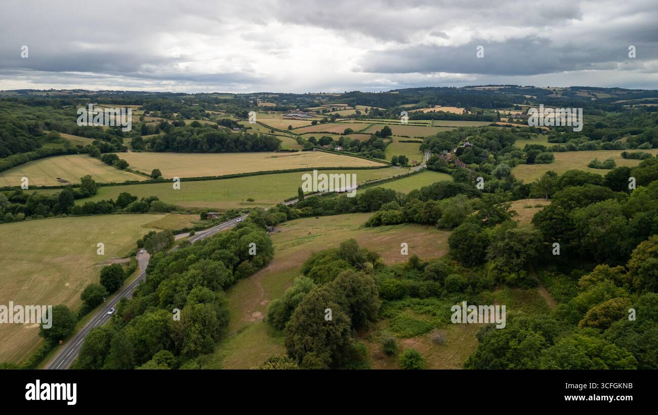Aus der Vogelperspektive auf die Malvern Hills und die Landschaft von Worcestershire, England – malerische englische Landschaft. Stockfoto