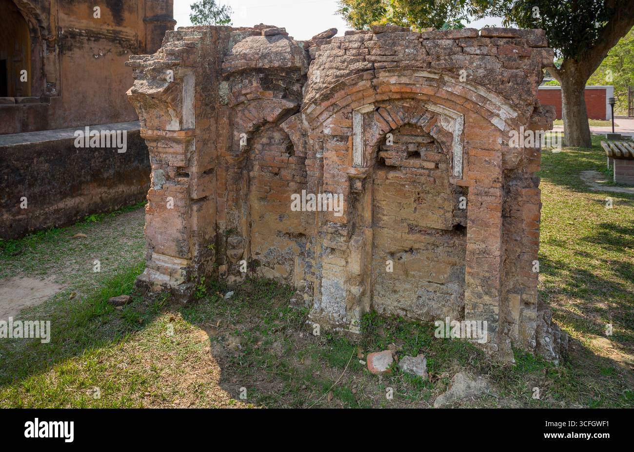 Bangladesch - 2. März 2019: Nayabad Moschee Font Ansichten, ist in Nayabad Dorf in Kaharole Upazila von Dinajpur Bezirk, Bangladesch. Stockfoto Bangladesch - 2. März 2019: Nayabad Moschee Font Ansichten, ist in Nayabad Dorf in Kaharole Upazila von Dinajpur Bezirk, Bangladesch. Stockfoto