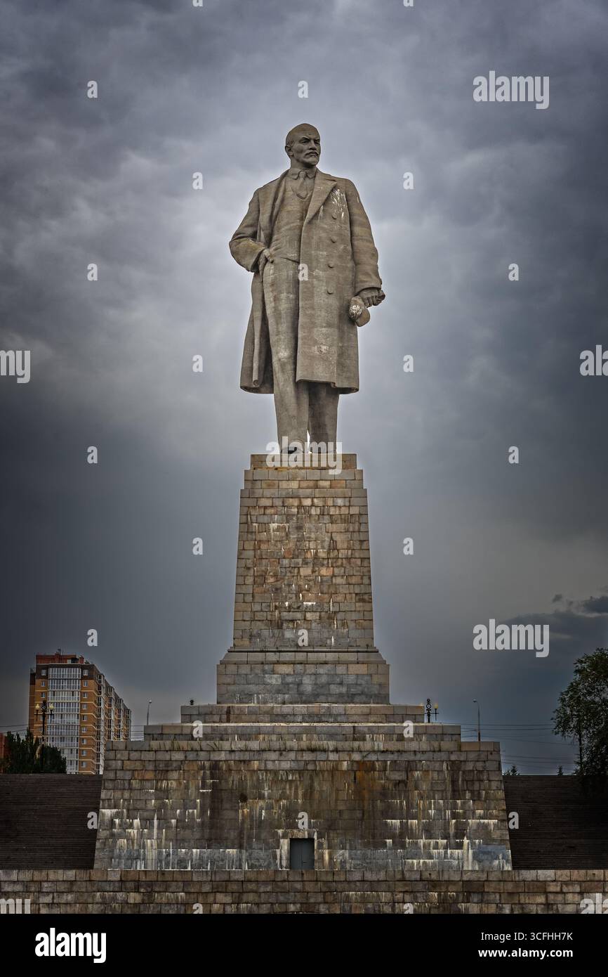 WOLGOGRAD, RUSSLAND - 24. JULI 2024. Denkmal für Lenin am Eingang zum Wolga-Don-Kanal. Stockfoto