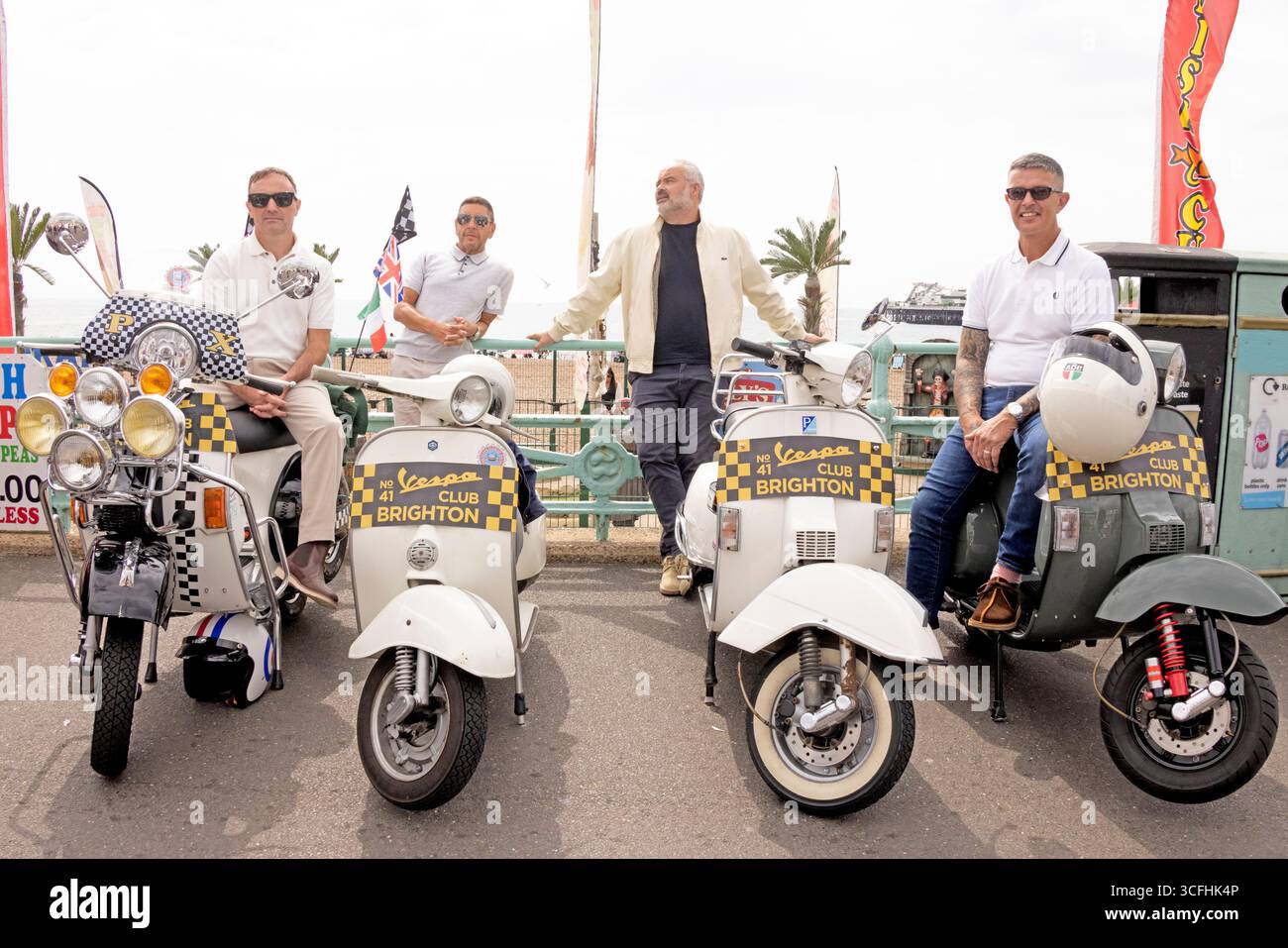 Brighton, Stadt Brighton & Hove, East Sussex, Großbritannien. Das ist der jährliche Mod All Weekender an der Brighton Küste. Hier kommen Anhänger der britischen Mod-Kultur aus ganz Großbritannien zu diesem Treffen über die Bankfeiertage im August. August 2025. David Smith/Alamy Stockfoto