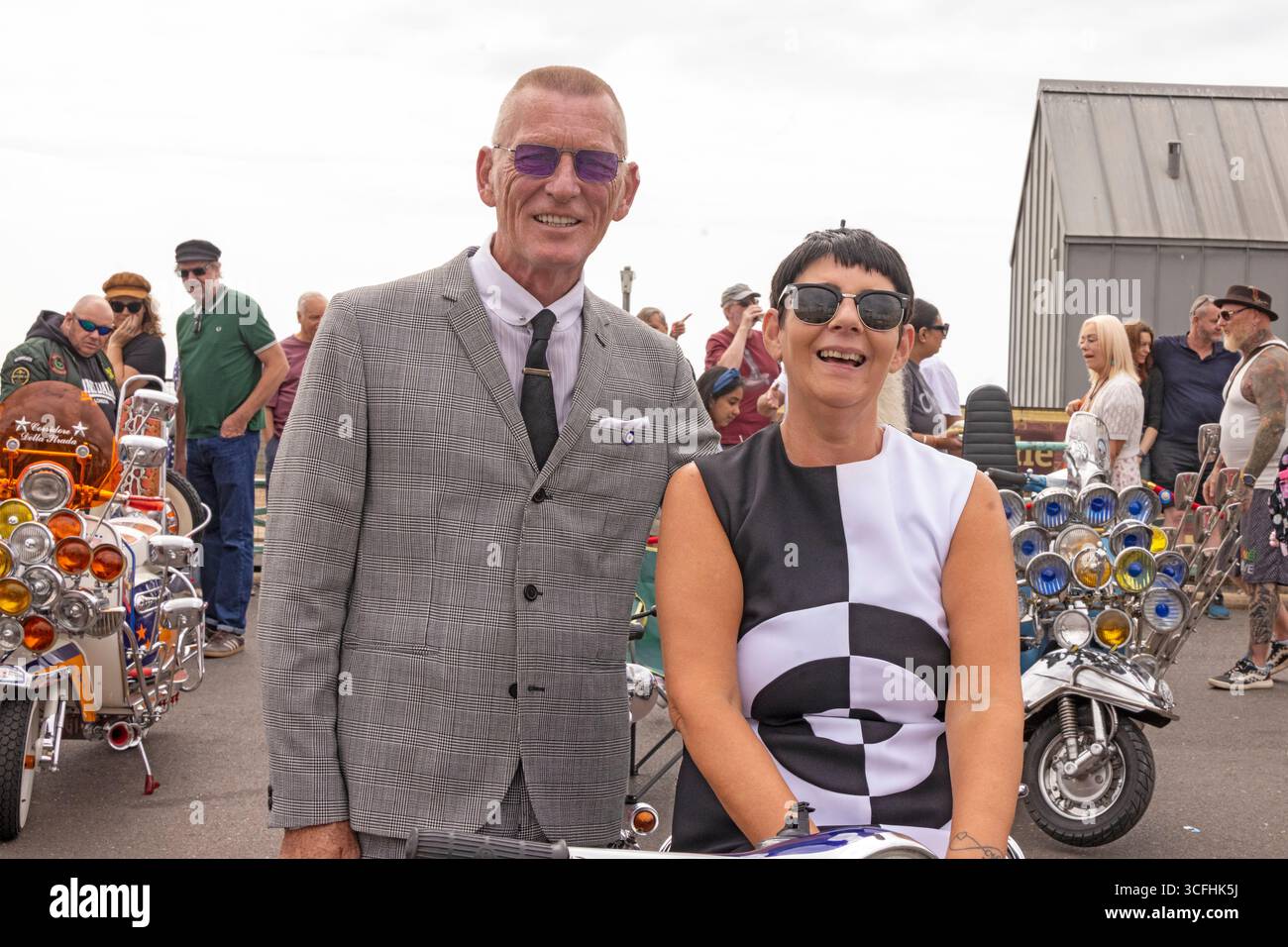 Brighton, Stadt Brighton & Hove, East Sussex, Großbritannien. Das ist der jährliche Mod All Weekender an der Brighton Küste. Hier kommen Anhänger der britischen Mod-Kultur aus ganz Großbritannien zu diesem Treffen über die Bankfeiertage im August. August 2025. David Smith/Alamy Stockfoto