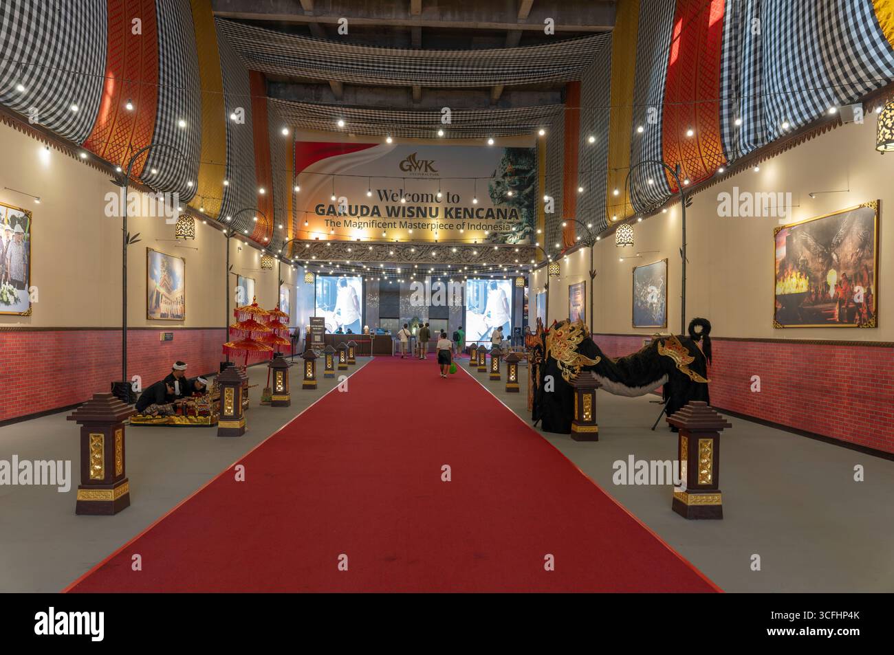 Bali, Indonesien - 6. August 2025: Garuda Wisnu Kencana Statue im GWK Cultural Park in Bali. Stockfoto