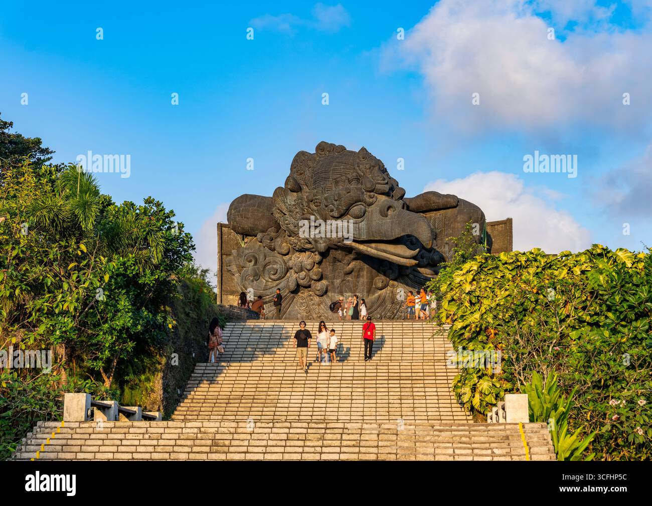 Bali, Indonesien - 6. August 2025: Garuda Wisnu Kencana Statue im GWK Cultural Park in Bali. Stockfoto