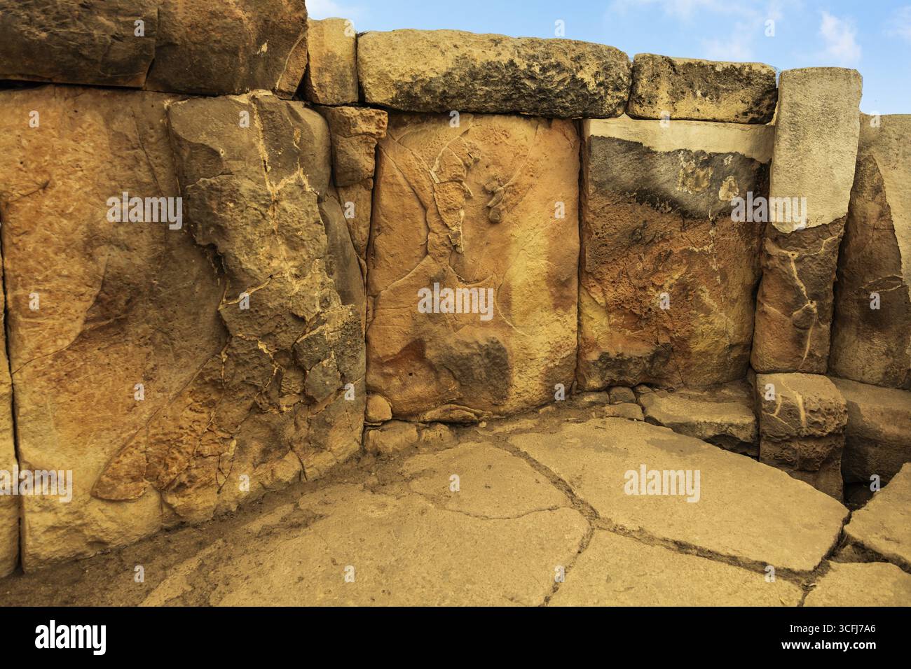 Zentrale Struktur, megalithischer Tempel von Hal Tarxien, 3250-2500 v. Chr., Aussehen ohne Zeltdach, UNESCO-Weltkulturerbe, Tarxien, Malta Stockfoto