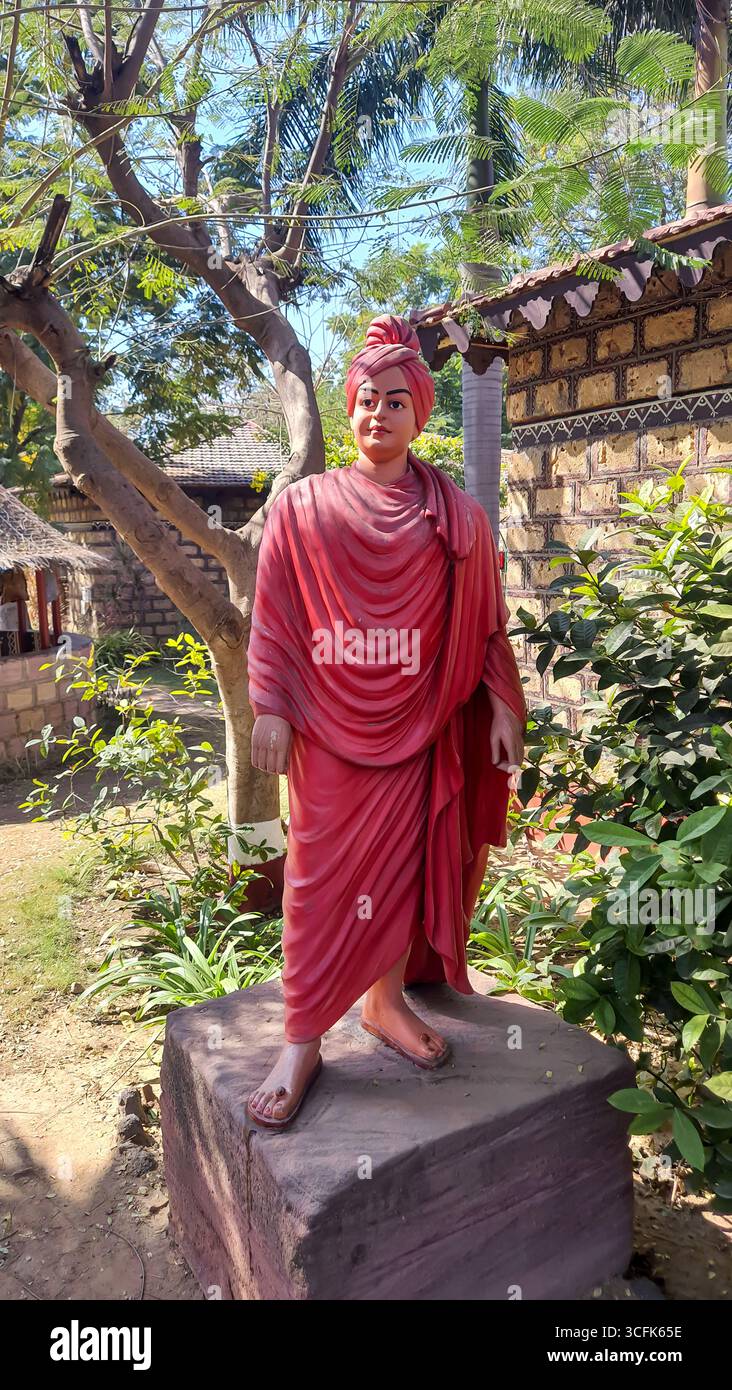 hindus spiritueller Guru Swami vivekananda Steinstatue am Tag im Freien Stockfoto