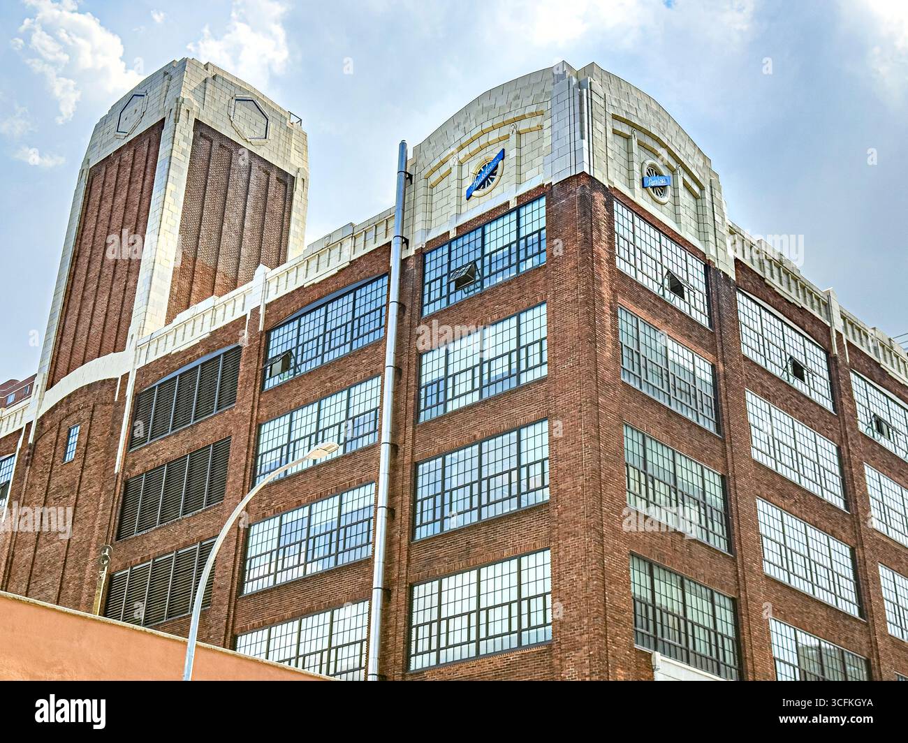 Studebaker Building, Columbia University, Außenansicht des Gebäudes, flacher Blick, Manhattanville Campus, 615 West 131st Street, West Harlem, New York City, Stockfoto