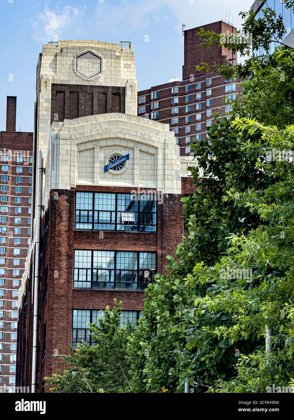 Studebaker Building, Columbia University, Gebäude außen, Manhattanville Campus, 615 West 131st Street, West Harlem, New York City, New York, USA Stockfoto