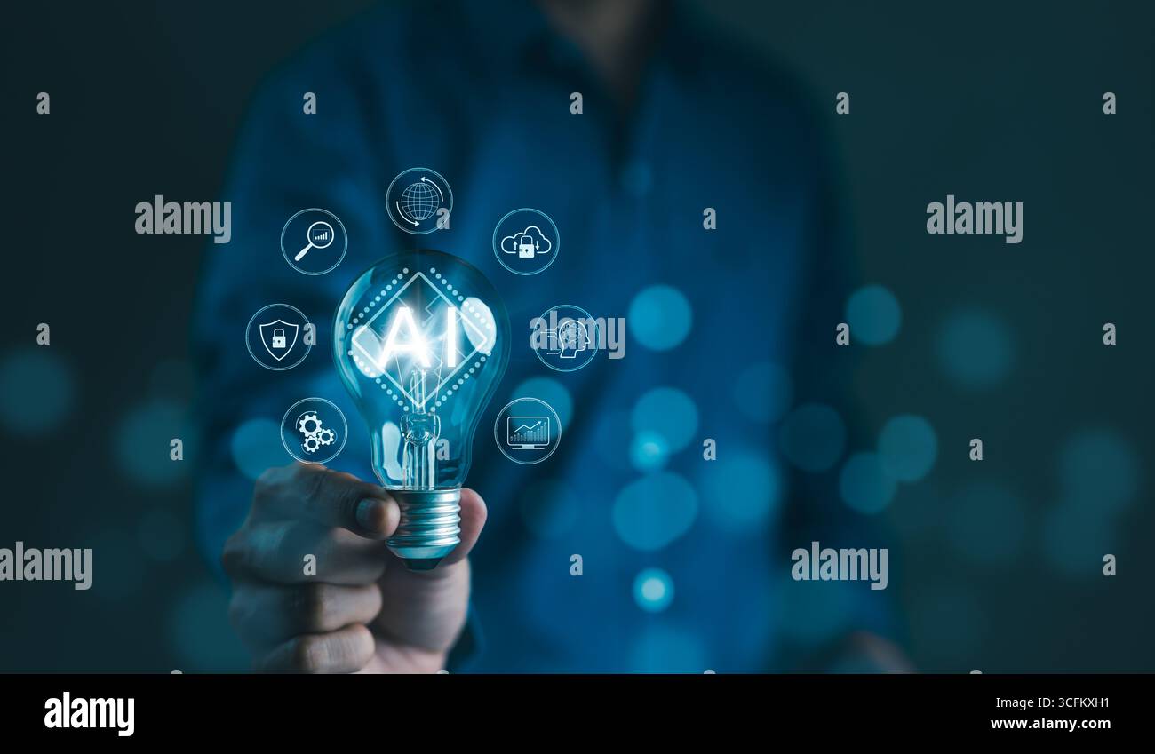 Einsatz von KI zur Unterstützung des Geschäfts und des täglichen Lebens. Geschäftsmann, der eine Glühbirne für KI und Automatisierung künstlicher Intelligenz mit digitaler Technologie hält Stockfoto